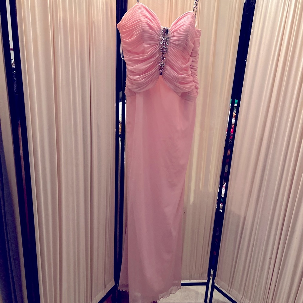FLASH SALE!! Tony Bowls Le Gala gown, size 6.